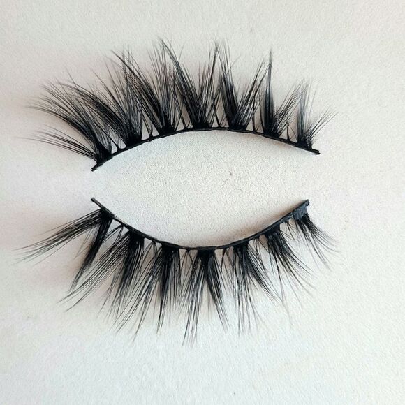 3D Mink Eyelash Extensions  - Picture 3 of 3